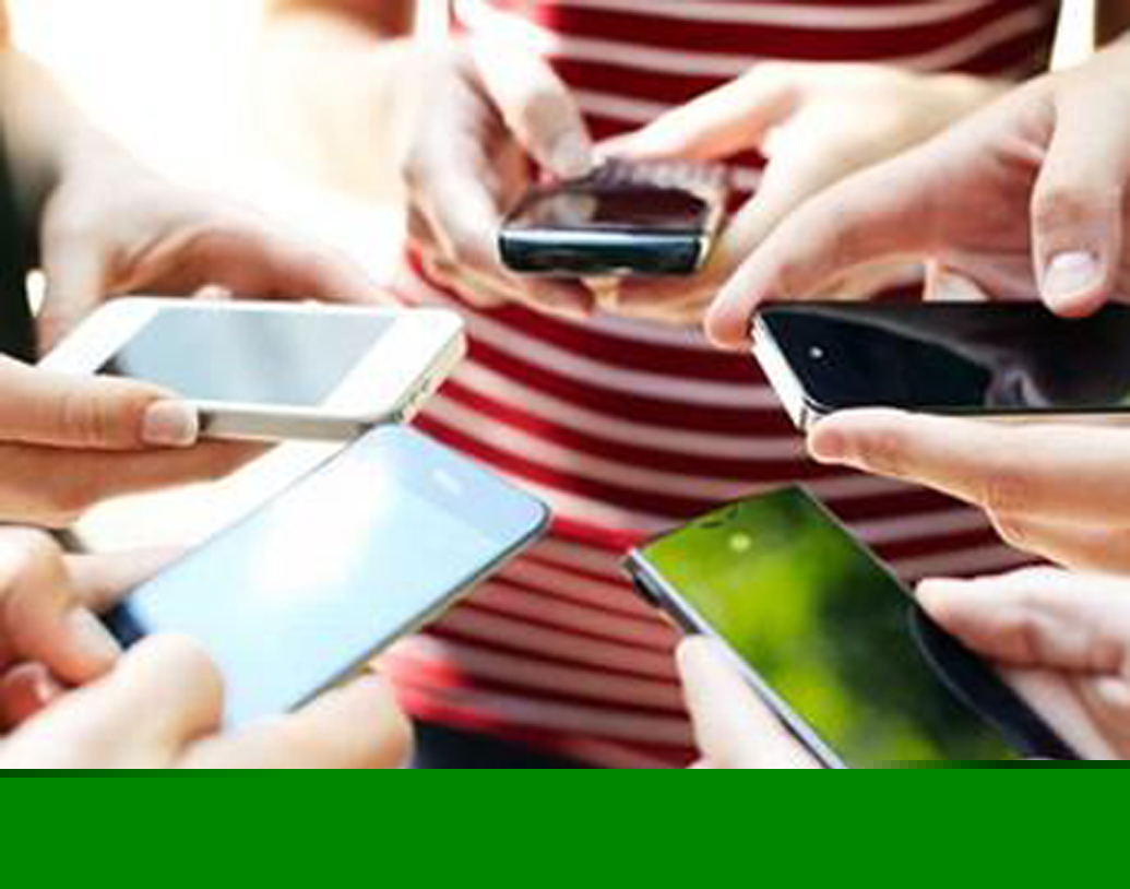 টেলিকম দফতরের এই নির্দেশিকা জারির পরেই গুজব রটে, এ বার বোধহয় মোবাইলের নম্বর বদলাতে হবে। তবে ডট-এর নির্দেশ, তেমনটা মোটেই নয়। ফলে নিশ্চিন্তে থাকুন। আপাতত বদলাচ্ছে না আপনার ১০ ডিজিটের মোবাইল নম্বর। ছবি: সংগৃহীত।