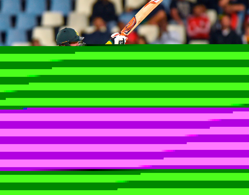 ক্লাসেন ঝড়: দু’উইকেট পড়ার পর পাল্টা আক্রমণে যাওয়ার জন্য চার নম্বরে হেনরিক ক্লাসেনকে নামায় দক্ষিণ আফ্রিকা। ৩০ বলে ৬৯ রান করে একাই ম্যাচ বের করে দেন তিনি। ৩টি বাউন্ডারি এবং ৭টি ওভার বাউন্ডারি মারেন দক্ষিণ আফ্রিকার উইকেট কিপার। ছবি: এএফপি।