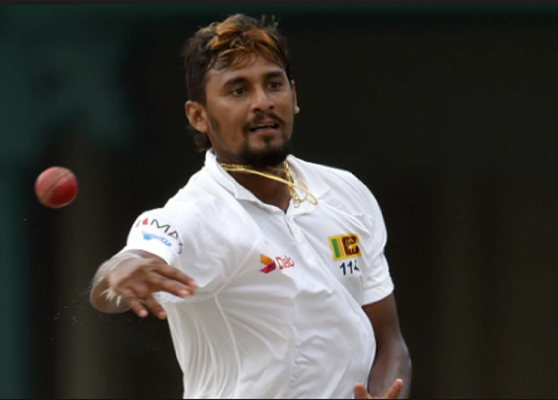 নিউজিল্যান্ডের সঙ্গে হ্যামিল্টন টেস্টের প্রথম দিনেই প্রায় শেষ হতে চলেছিল শ্রীলঙ্কার প্রথম ইনিংস। আট উইকেটে ২৮৮ শ্রীলঙ্কার রান। বল করছিলেন নিল ওয়েগনার। ভাগ্য বোধ হয় শ্রীলঙ্কার সঙ্গেই ছিল। ব্যাটসম্যান লকমলের উইকেটে বল লাগলেও স্ট্যাম্প না পড়ায় আউট হননি তিনি।