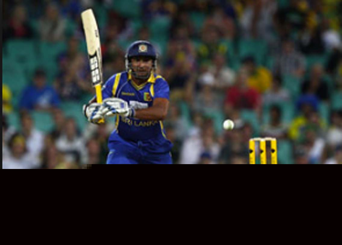 ২০০৯ সালে কলম্বোয় ভারত-শ্রীলঙ্কার দ্বিতীয় একদিনের আন্তর্জাতিক। পাঁচ উইকেট পড়ার পর ব্যাট করতে নেমেছিলেন পারভেজ মাহারুফ। বোলার তখন জাহির খান। জাহিরের ইয়র্কার মাহারুফের লেগ স্ট্যাম্প ছুঁয়ে বাউন্ডারি পার করে ফেলে। কিন্তু, উইকেটের বেল পড়েনি। ফলে আউট হননি পারভেজ। উল্টে চার রান পায় শ্রীলঙ্কা।