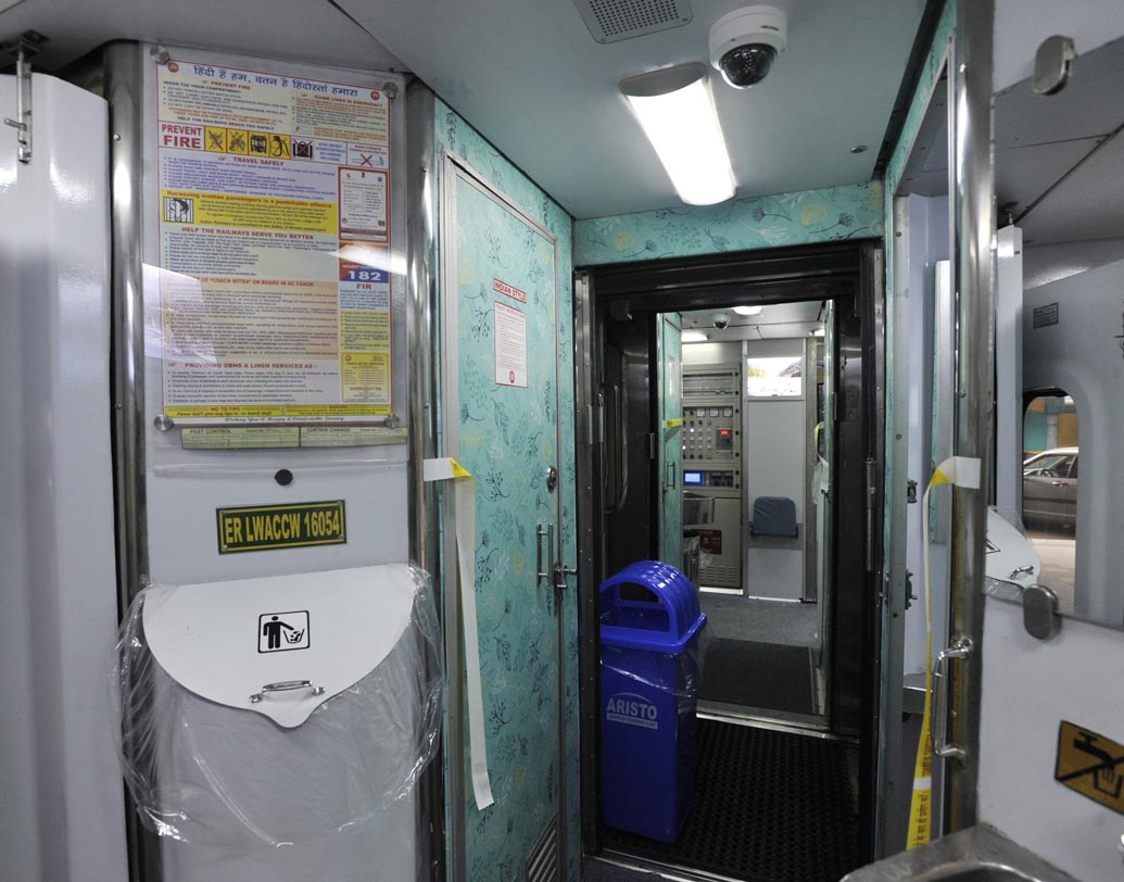 ফেব্রুয়ারি ২০১৮-এ রেলওয়ে বোর্ডের তরফে জারি করা এক নির্দেশিকায় এ কথা জানিয়ে বলা হয়েছে, এ বার থেকে গোটা কাজটাই সেরে নেওয়া যাবে অনলাইনে।