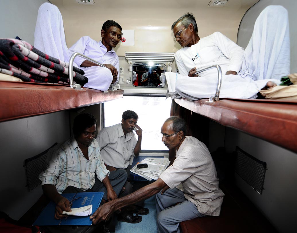 আগেও একটি আস্ত ট্রেন বা ট্রেনের একাধিক কামরা বুকিংয়ের ব্যবস্থা চালু ছিল। এ জন্য চিফ বুকিং সুপারভাইজার বা সংশ্লিষ্ট স্টেশন মাস্টারের কাছে লিখিত আবেদন (এফটিআর বুকিং) জমা দিতে হত।