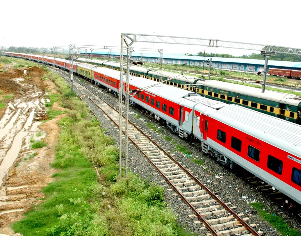 কমপক্ষে ১৮টি বগির একটি ট্রেনও ভাড়া নিতে পারেন। তবে তার জন্য বাড়তি কড়ি খসাতে হবে এবং অন্তত ৫০০ কিলোমিটার যাত্রা বাবদ ভাড়া নির্ধারিত হবে।