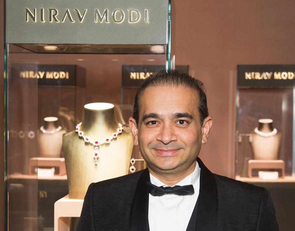 গত ৩১ জানুয়ারি নীরব ও তাঁর ঘনিষ্ঠ সহযোগীদের বিরুদ্ধে লুক আউট নোটিস জারি করে সিবিআই। তদন্তে নামে এনফোর্সমেন্ট ডিরেক্টরেট (ইডি)। দেশের নানা জায়গায় তল্লাশি চালিয়ে নীরবের ৫ হাজার ১০০ কোটি টাকার সম্পত্তি আটক করে সিবিআই।