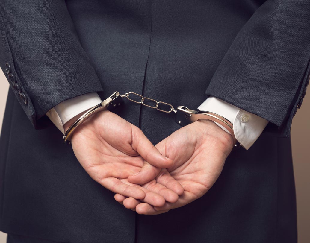 ব্যাঙ্ক জালিয়াতি থেকে সাংবাদিক হত্যা—নরেন্দ্র মোদীর ‘স্বচ্ছ ভারত’ যে দুর্নীতির পাশে বিদ্ধ সেটাই ফের একবার প্রমাণ করল কোরাপসন পারসেপসনস ইনডেক্সের বর্তমান র্যা ঙ্ক। বিগত এক বছরের মধ্যে ৭৯ থেকে এই র্যা ঙ্ক নেমে গিয়েছে ৮১-তে।  ইনডেক্স বলছে, চিনের র্যাকঙ্ক ৭৭ এবং স্কোর ৪১। দুর্নীতিতে চিনকেও টেক্কা দিয়েছে ভারত।