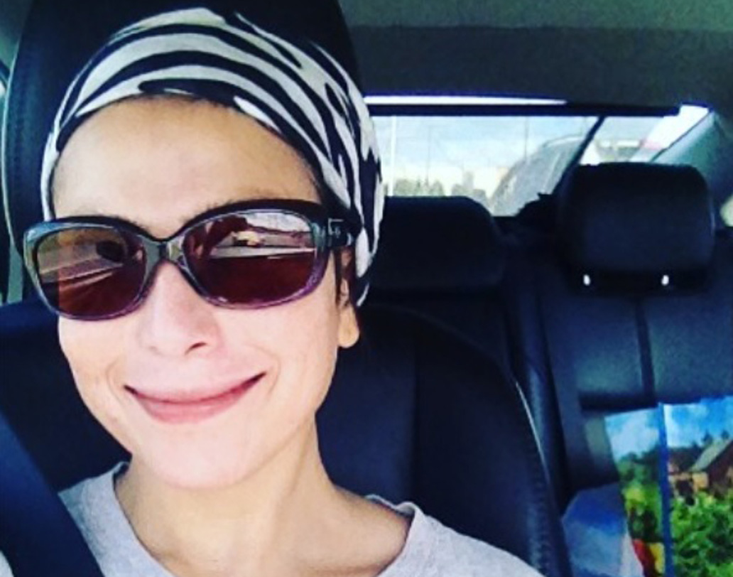 গ্ল্যামার ইন্ডাস্ট্রি থেকে অনেকটাই দূরে সরে গিয়েছেন শিল্পা। ছবিতে ফিরতে চান কিনা তাও জানা যায়নি। ‘চক দে! ইন্ডিয়া’র ‘বিন্দিয়া’র লুকও ঝেড়ে ফেলেছেন বহুদিন।