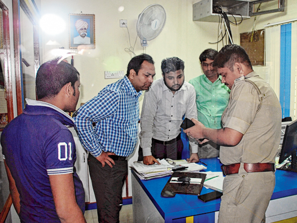Miscreants loot at Bank in Raniganj