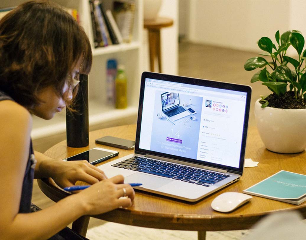 আজকাল বহু সংস্থাতেই ওয়ার্ক ফ্রম হোম-এর অপশন থাকে। মাসের মধ্যে একাধিক দিন বাড়িতে বসে কাজ করলে হয়ত ইন্টারনেট বা ইলেকট্রিসিটি খরচ বাড়বে তবে আপনার ফুড বা ট্র্যাভেল এক্সপেন্স কমে যাবে অনেকটাই।