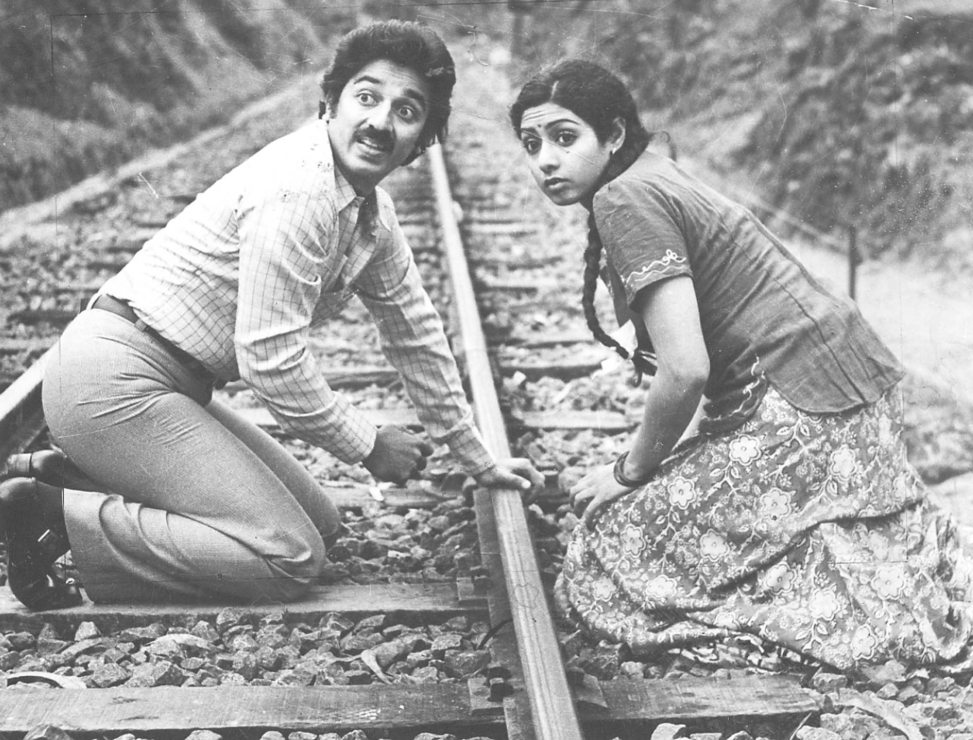 ১৯৮৩ সালে তামিল ছবির রিমেক ‘সদমা’তে অভিনয় করেন শ্রীদেবী। এই ছবি ছিল তাঁর কেরিয়ারের টার্নিং পয়েন্ট। এর আগে জিতেন্দ্রর সঙ্গে ‘হিম্মতওয়লা’ ছবিতেও অভিনয়-নাচে নজর কেড়েছিলেন নায়িকা।