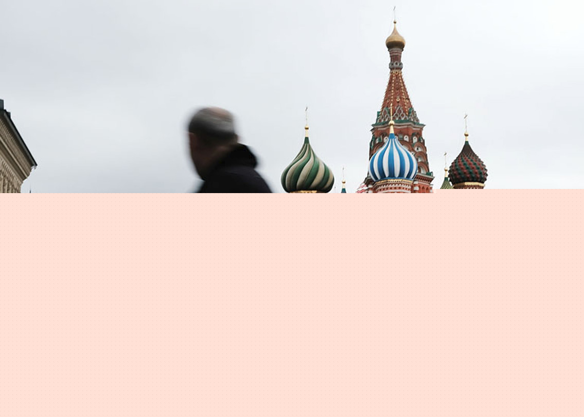 রাশিয়া: ২০০৭ সাল। রাশিয়া ১২ সেপ্টেম্বর দিনটিকে জাতীয় গর্ভধারণ দিবস হিসাবে ঘোষণা করে। এর অর্থ, কোনও মহিলা যদি এই দিন থেকে ঠিক ন’মাস পরে সন্তানের জন্ম দেন তাহলে রাশিয়া প্রশাসন থেকে তাঁকে রেফ্রিজারেটর, এসইউভি গাড়ি এবং নগদ টাকা দেওয়া হবে।