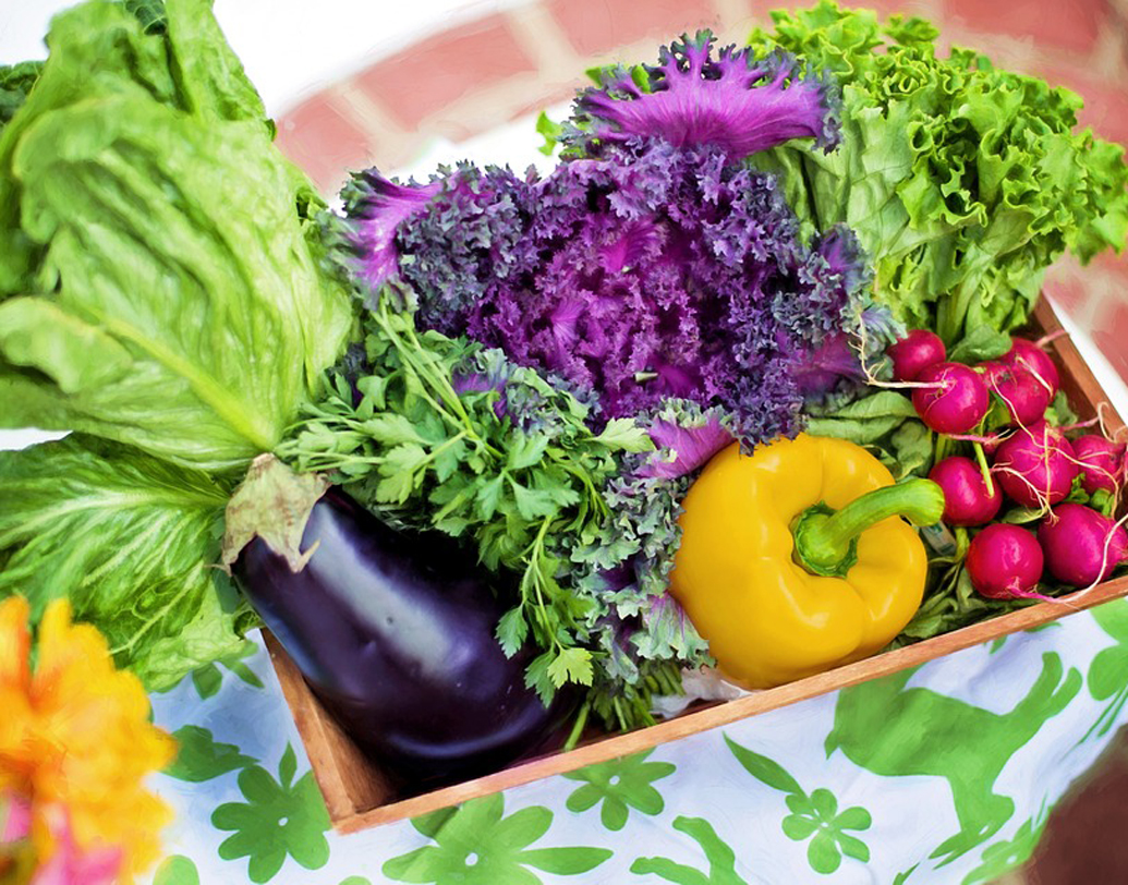 সবুজ সবজি: স্ট্রেস কাটিয়ে নিজেকে ফ্রেস দেখাতে চিকিৎসকেরা প্রচুর পরিমাণ জল এবং সবুজ সবজি খাওয়ার নির্দেশ দেন। সবুজ সবজির মধ্যে পালং, সর্ষে শাক এবং মেথি শাকে রয়েছে ভরপুর অ্যান্টিঅ্যাক্সিডেন্ট, পলিফেনল এবং ক্লোরোফিল যা অ্যান্টি-এজিংয়ে সাহায্য করে।