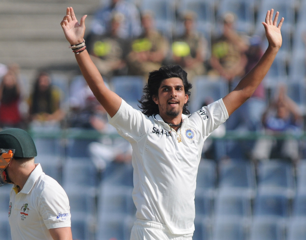 ইশান্ত শর্মা: বল হাতে খারাপ পারফরম্যান্সের জন্য ২০১২-১৩ মরসুমে খেলা ছেড়ে দেওয়ার কথা ভাবেন ইশান্ত। সে সময়ে জাতীয় দলে অনিয়মিত হয়ে গিয়েছিলেন তিনি। এর পর মায়ের পরামর্শে কামব্যাক করে ২০১৫ বিশ্বকাপ দলে যায়গা করে নেন তিনি।