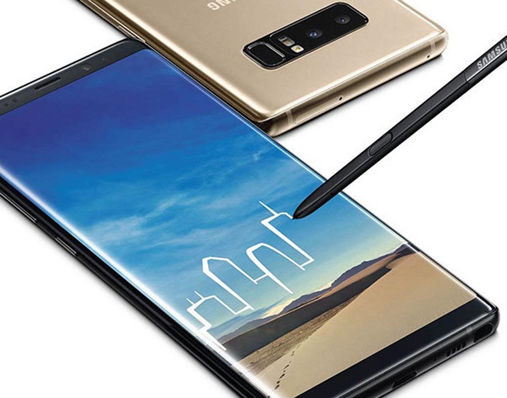 অ্যাপল বা গুগ্‌ল পিক্সেলকে কড়া টক্কর দিতে পারে স্যামসাং গ্যালাক্সি নোট-৮। দামে গুগ্‌ল পিক্সেলের থেকে বেশ বেশি। তবে এতে রয়েছে ৬.৩ ইঞ্চির ডিসপ্লে। পিক্সেলের মতোই এতে রয়েছে অক্টা-কোর কোয়ালকম স্ন্যাপড্র্যাগন ৮৩৫ প্রসেসর। সঙ্গে মিলবে ৬ জিবি র‌্যাম।