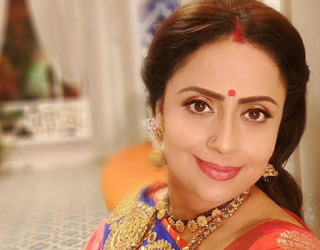 মধ্যপ্রদেশের হিন্দু পরিবারে জন্ম বৈষ্ণবীর। যদিও তাঁর মা ছিলেন খ্রিস্টান পরিবারের। তাই হিন্দু ধর্মের পাশাপাশি খ্রিস্টান ধর্মের প্রতিও অগাধ বিশ্বাস রয়েছে তাঁর।