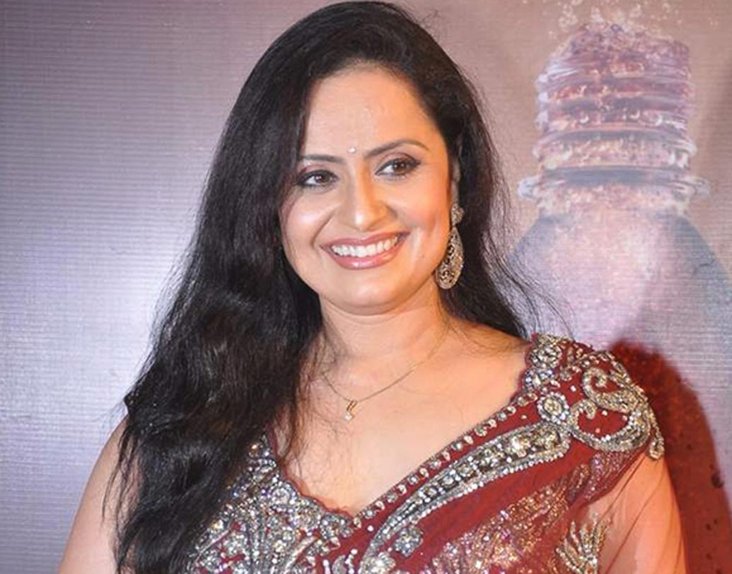 ধারাবাহিক এবং ছবি থেকে কিছুদিনের বিরতির পর কামব্যাক করেন তামিল ছবি দিয়ে। তবে তাঁর ফিরে আসার ধারাবাহিক হিসেবে বিখ্যাত হয়েছিল ‘করমযুদ্ধ’। দর্শকের মন জয় করে নিয়েছিল ডিসিপি শিবাঙ্গী চরিত্রটিও।