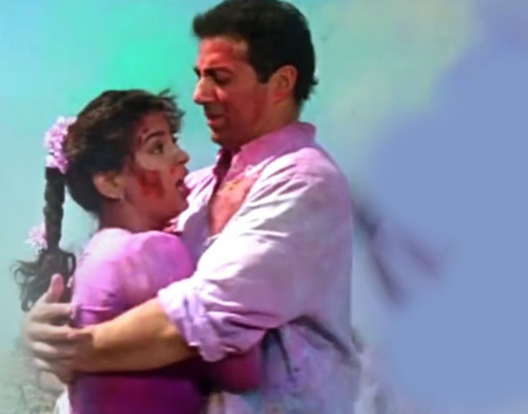 ১৯৯৩ সালে শাহরুখ-সানি দেওল ও জুহি চাওলা অভিনীত ‘ডর’ ছবির হোলি স্পেশ্যাল গানটিও সেরার সেরা। সানি ও জুহির নাচ, সঙ্গে শাহরুখের ঢোল বাজানোর দৃশ্যে ‘অঙ্গ সে অঙ্গ লগানা’ গানটি আজও সমান জনপ্রিয়।