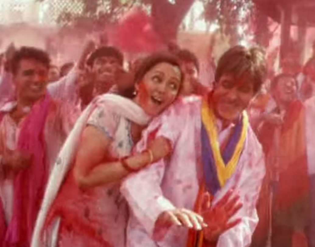 অমিতাভ বচ্চন ও হেমা মালিনীর ‘বাঘবান’ ২০০৩-এর ছবি। অন-স্ক্রিনে অমিতাভ ও হেমার অভিনয় ফের জাদু করেছিল। হোলি উপলক্ষে এই ছবির ‘হোরি খেলে রঘুবীরা’ গানটি অত্যন্ত জনপ্রিয়।