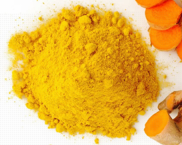 হলুদ: গুঁড়ো রং তৈরি করতে হলে দু’ভাগ হলুদের সঙ্গে চার ভাগ বেসন মিশিয়ে তৈরি করে নিন হলুদ রং।<br> তরল রং তৈরি করতে হলে শুকনো গাঁদা ফুলের পাঁপড়ি গুঁড়ো করে জলে মিশিয়ে নিন।