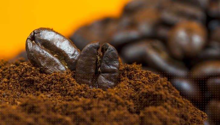 বাদামি: গুঁড়ো রং পেতে চাইলে হেনা ও আমলা পাউডার মিশিয়ে নিন।<br> অথবা গুঁড়ো কফির সঙ্গে সাদা পাউডার মিশিয়ে নিন।<br> যদি তরল রং চান তাহলে চা, কফি বা খয়ের জলে ভিজিয়ে বানিয়ে নিন।