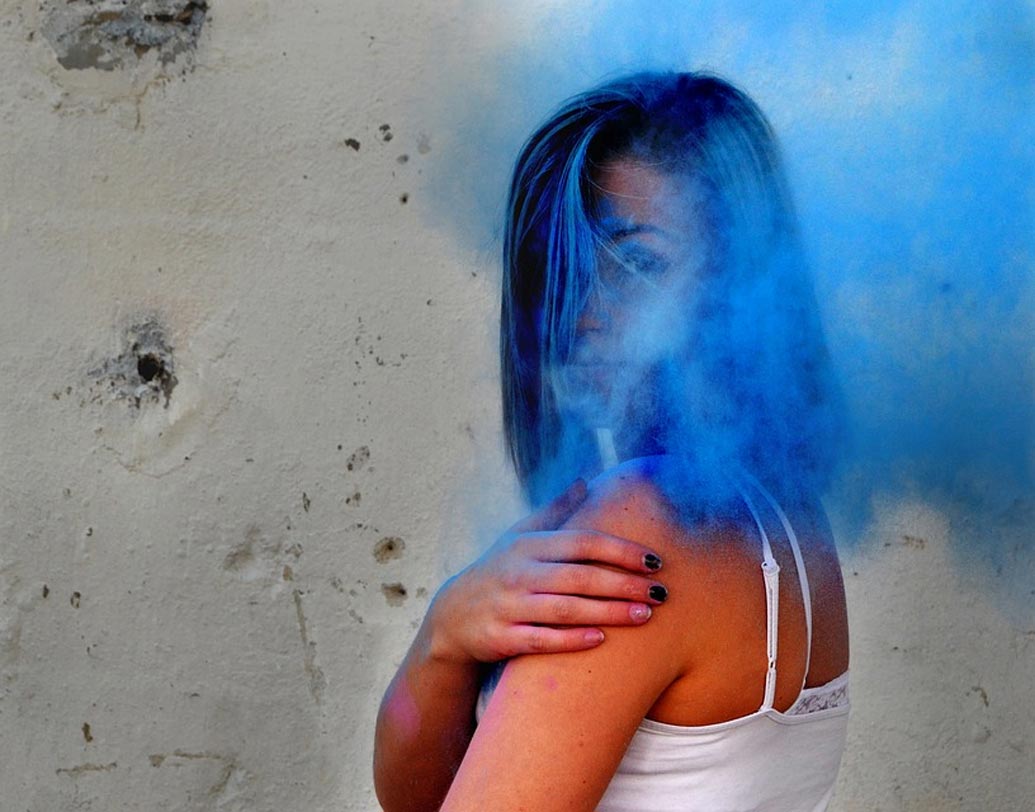 আসমানি নীল রঙে আছে বিষাক্ত প্রুসিয়ান ব্লু সহ আরও নানান ক্ষতিকর রাসায়ানিক।