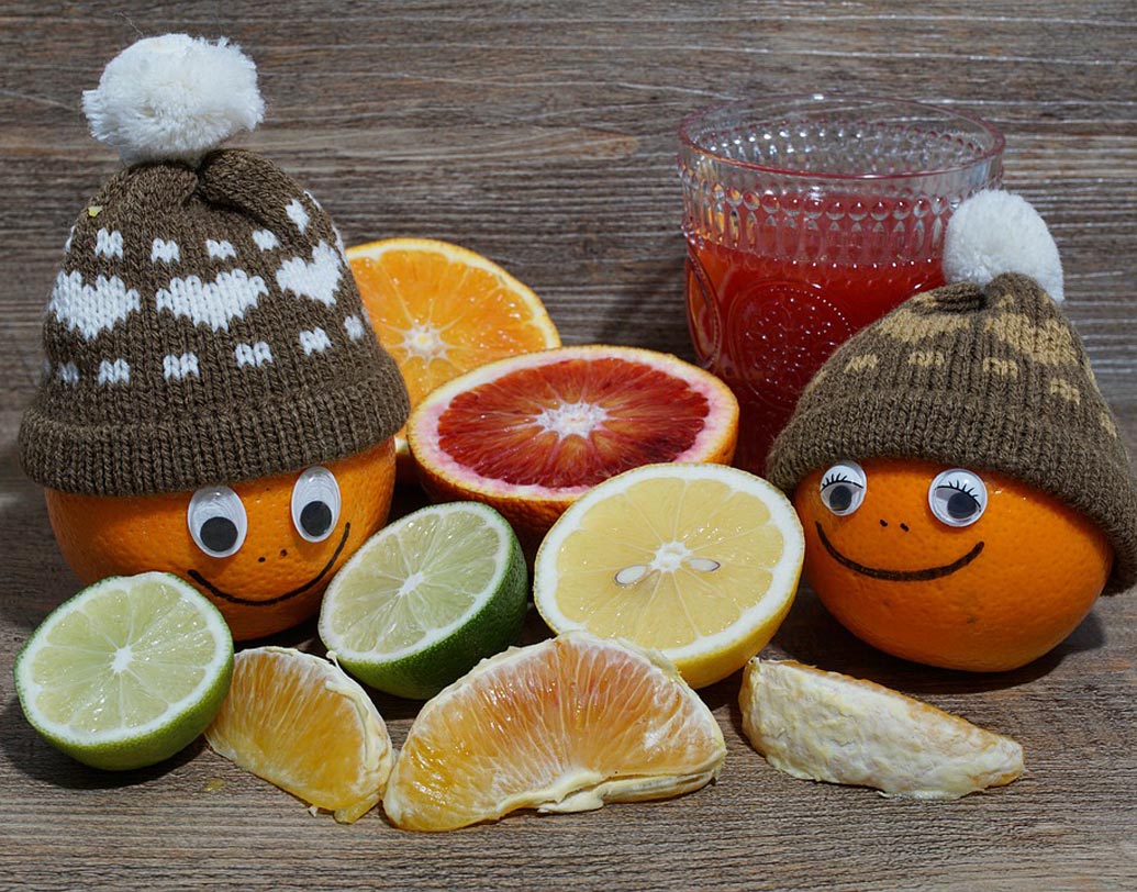 ভিটামিন সি: বিশেষজ্ঞদের মতে, ভিটামিন সি শরীরে আয়রন শুষতে সাহায্য করে। নিউট্রিশনিস্ট অঞ্জু সুদ জানাচ্ছেন, আয়রনের ঘাটতি মেটাতে ভিটামিন সি আছে এমন খাবার খাওয়া উচিত। যেমন— কমলালেবু, স্ট্রবেরি, পেঁপে, বেল পেপারস, ব্রোকোলি, আঙুর এবং টোম্যাটো।