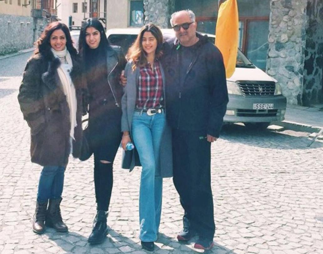 বেড়াতে যাওয়ার সঙ্গী হিসেবেও দুই মেয়ে এবং স্বামী বনি কপূরই ছিলেন তাঁর সবচেয়ে পছন্দের।