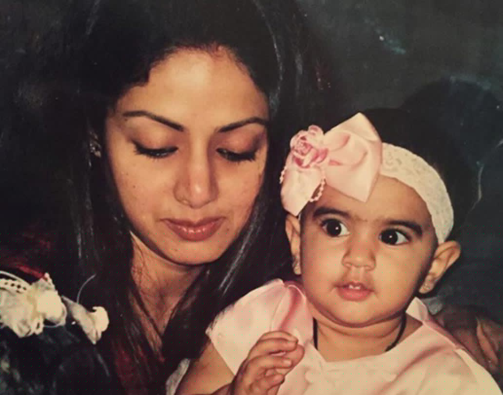 খুশির জন্মদিনে এই ছবিটি শেয়ার করেছিলেন শ্রীদেবী।