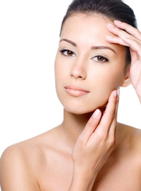 ত্বককে ময়শ্চারাইজ করতে উষদুষ্ণ গরম জলে স্নান করে সারা শরীরে গ্লিসারিন মেখে নিন।