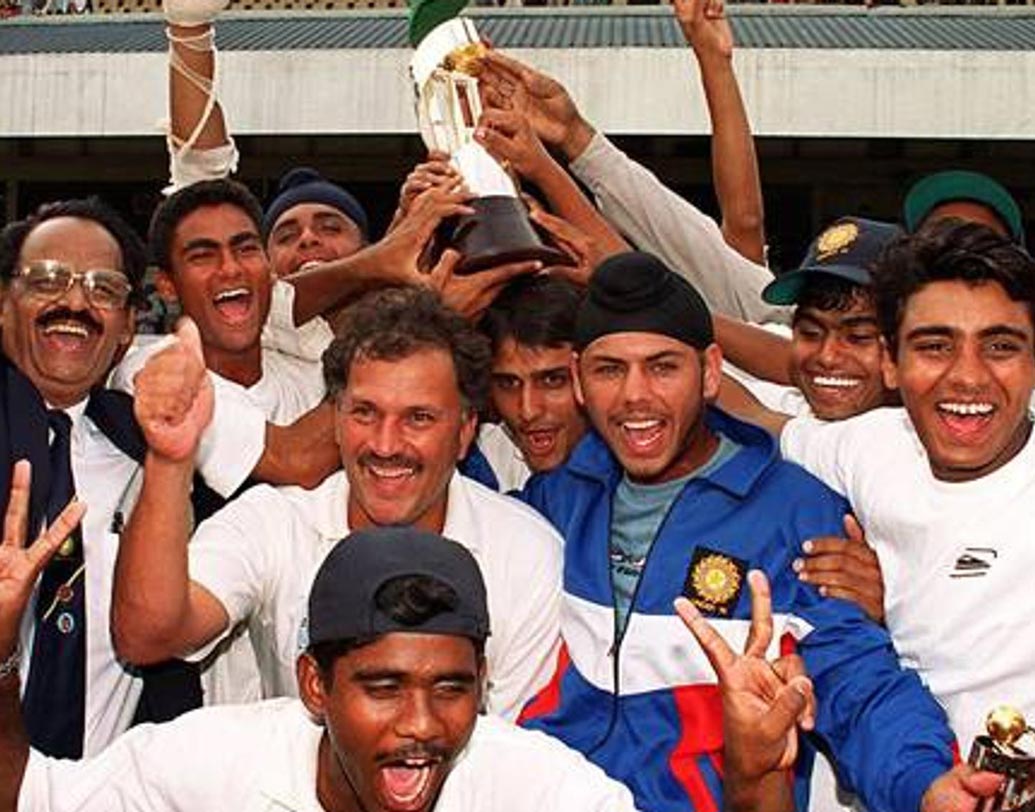 মহম্মদ কইফের নেতৃত্বে ২০০০ সালে শ্রীলঙ্কায় শ্রীলঙ্কাকে ৬ উইকেটে হারিয়ে প্রথম বার অনূর্ধ্ব ১৯ বিশ্বকাপ জেতে ভারত।