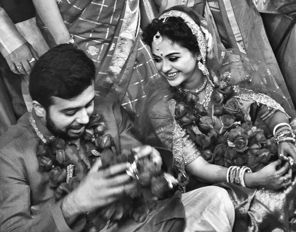 গত ৪ ফেব্রুয়ারি দীর্ঘদিনের বন্ধু শাক্য বসুকে বিয়ে করেন সোলাঙ্কি।