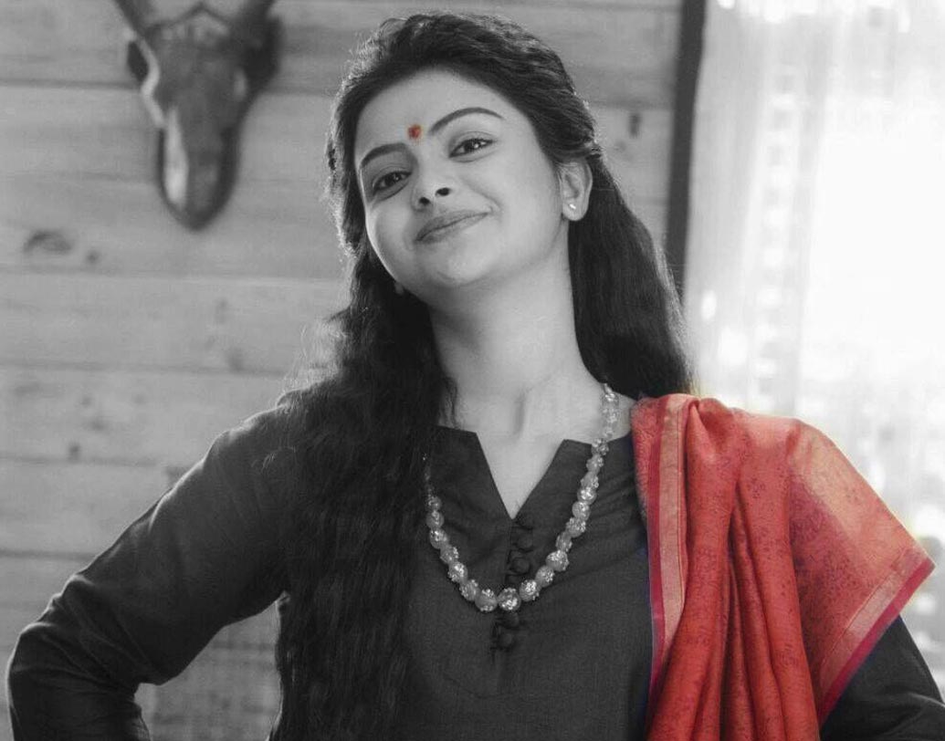 আপাতত সোলাঙ্কিও কলকাতা ছেড়ে গোগোলের সঙ্গে বিদেশে পাড়ি দেবেন বলে খবর।