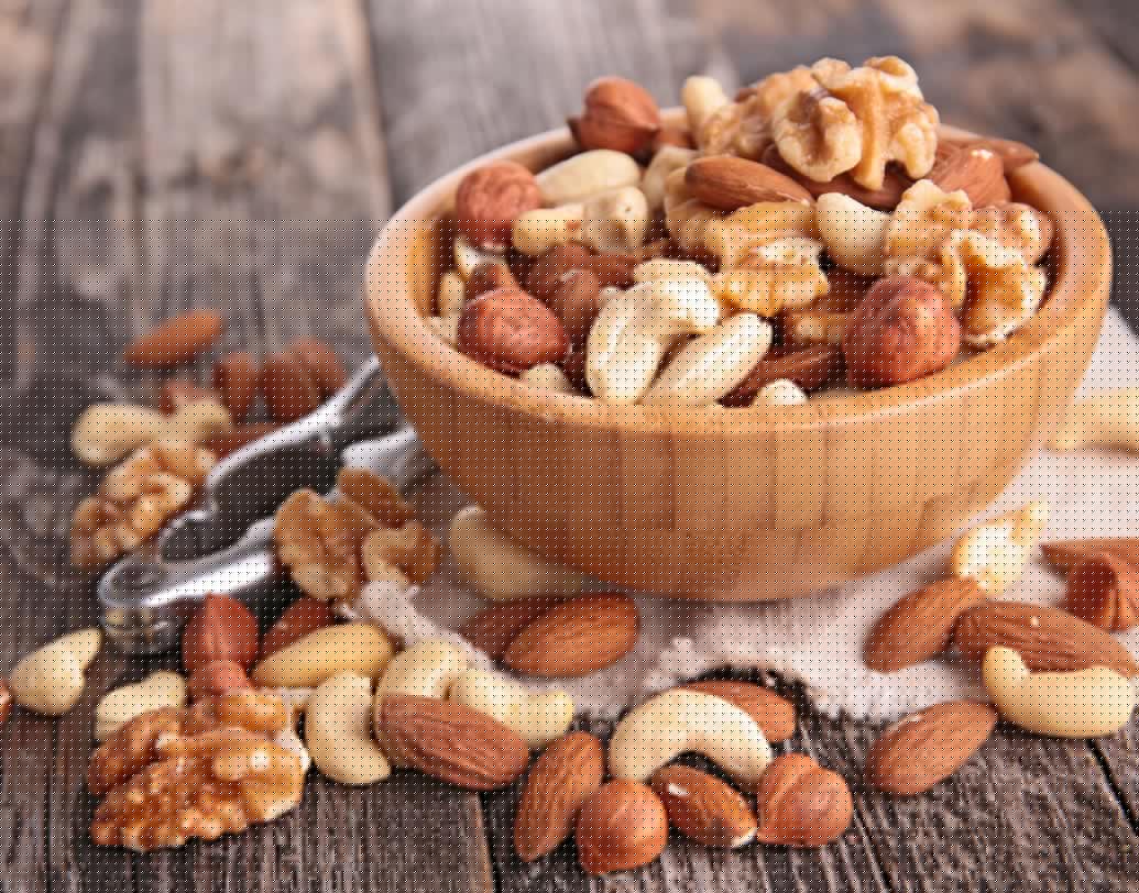 বাদাম: হাই প্রোটিন ও স্বাস্থ্যকর ফ্যাট থাকার কারণে বাদাম অন্যতম পুষ্টিকর খাবার। কিন্তু প্যাকেজড বাদাম বেশি খেলে বিপদ। অতিরিক্ত সোডিয়াম থাকার কারণে তা শরীরের পক্ষে ক্ষতিকারক হতে পারে। আমন্ড, আখোরট, কিসমিস, পেস্তা মিশিয়ে একমুঠো বাদামই রোজ যথেষ্ট।