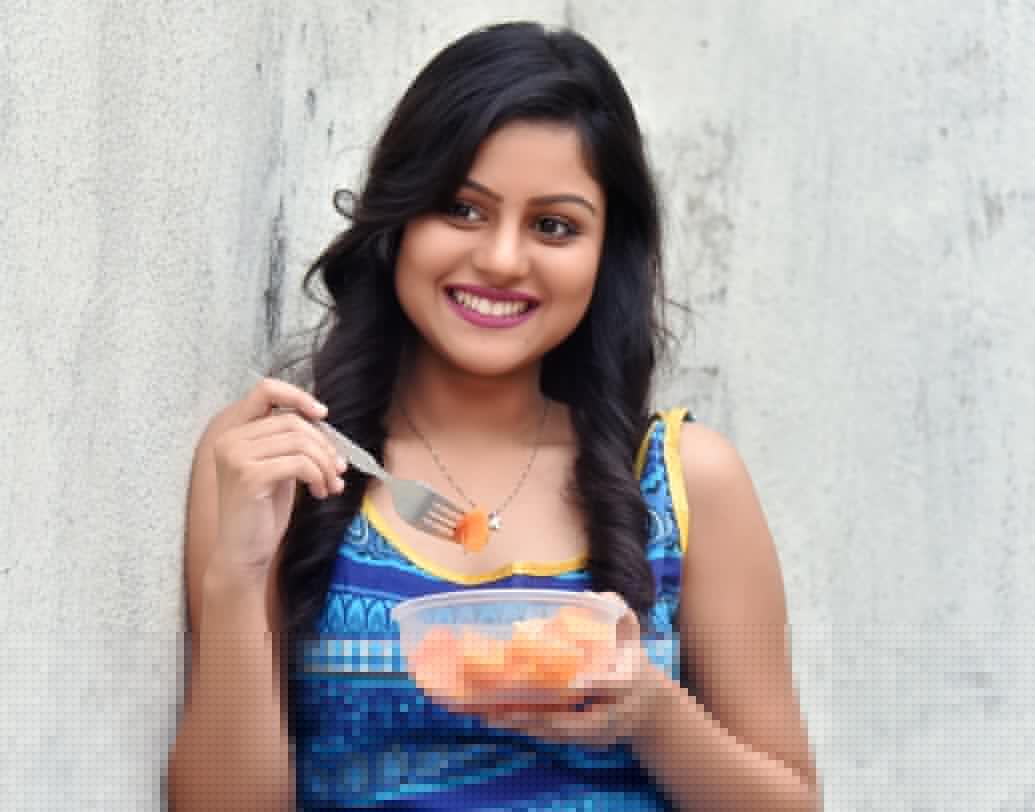 মাইন্ড গেম খেলুন। নিজের ক্যালোরি বার সেট করুন। ঠিক কী কী খেলে বা কতটা খেলে সেই ক্যালোরির মাত্রা বজায় রাখতে পারবেন হিসেব করুন। দেখুন প্রতি দিন কতটা এগোচ্ছেন, কতটা পারছেন না। এই ভাবে গেম খেললে নিজেকে উদ্বুদ্ধ করতে পারবেন।