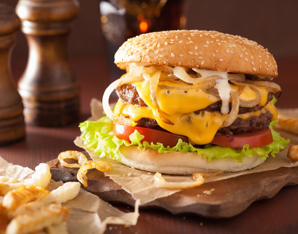 জানেন হয়তো চিজ বার্গার খেলে শরীরের ক্ষতি হবে। কিন্তু নিয়ন্ত্রণ করতে পারছেন না। এই অবস্থায় ইন্টারনেটে পড়াশোনা শুরু করুন সেই খাবার সম্পর্কে। কতটা ক্ষতিকারক, কী ভাবে অস্বাস্থ্যকর পদ্ধতিতে বানানো হয়, এগুলো পড়ুন। যাতে মন উঠে খাবারের থেকে।