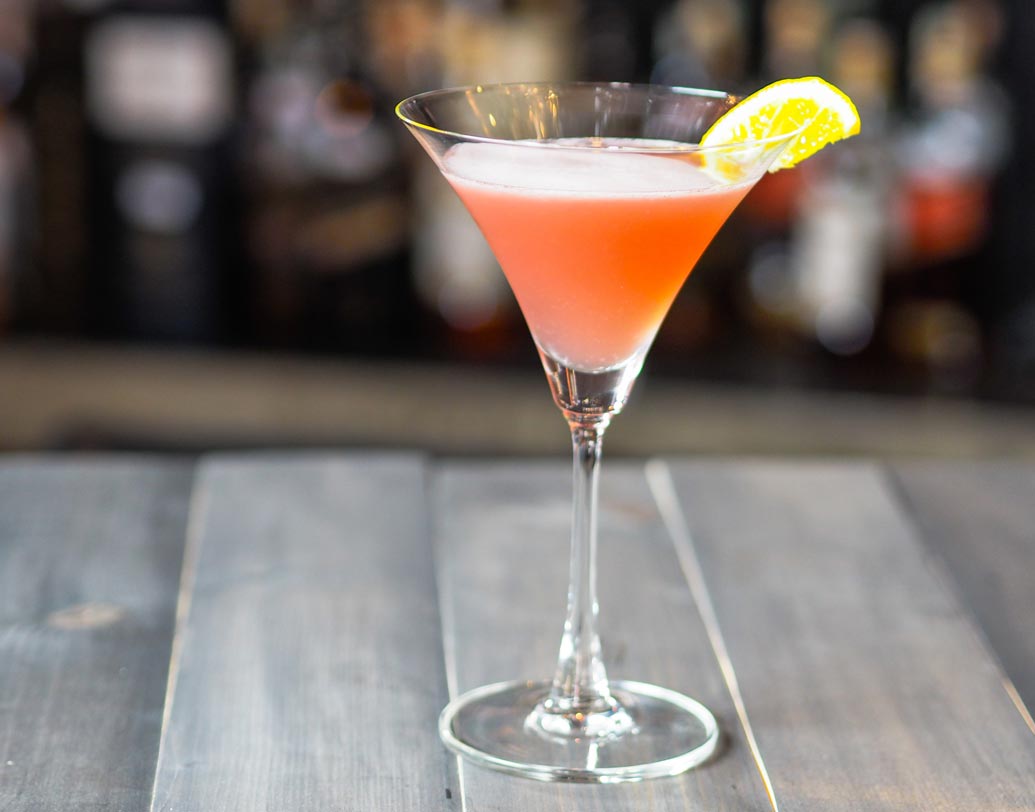 কলকটেল বা মকটেলের মতো ক্যালোরিযুক্ত পানীয় খেতে হলে সব সময় লম্বা গ্লাসে খান। চওড়া গ্লাসের তুলনায় এই সব গ্লাসে কম পানীয় ধরে।