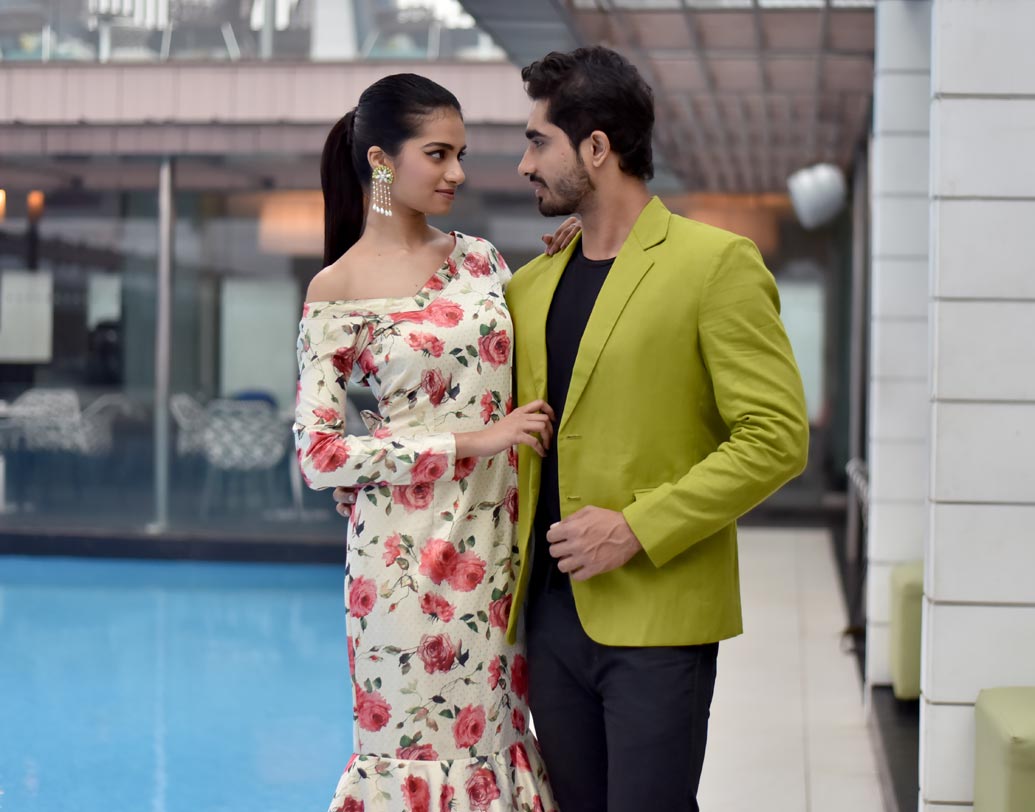 ভ্যালেন্টাইন’স উইক শুরু হয়ে গিয়েছে। আজ প্রোপোজ ডে। ৫ দিন পরেই ভ্যালেন্টাইন’স ডে। এই বিশেষ দিনে কাছের মানুষের চোখে নিজেকে আরও সুন্দর, আকর্ষণীয় করে তুলতে কে না চায়? এই দিনের আগে ঝটপট রোগা হতে তাই দেখে নিন ৫ দিনের ডায়েট প্ল্যান।