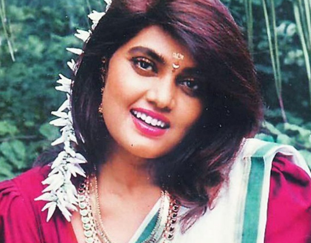 ১৯৯৬ সালে বিষ খেয়ে আত্মহত্যা করেন দক্ষিণের অভিনেত্রী সিল্ক স্মিতা। বয়স তখন ৩৬। শোনা যায়, খ্যাতির চূড়ায় পৌঁছেও নাকি সব সময় অনিশ্চয়তায় ভুগতেন তিনি। সেই ডিপ্রেশনেই কি গোটা সিস্টেমকে থেকে পালাতে চেয়েছিলেন স্মিতা?