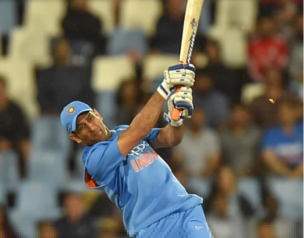 মহেন্দ্র সিংহ ধোনি (অধিনায়ক, উইকেটরক্ষক): দশ বছর কেটে গেলেও এখনও ওডিআই স্কোয়াডে ভারতীয় দলের নিয়মিত সদ্য ধোনি। অধিনায়কের ব্যাটন বিরাট কোহালির হাতে তুলে দিলেও বেশ কিছু ক্ষেত্রে মাঠের মধ্যে এখনও শেষ কথা ধোনিই বলেন।