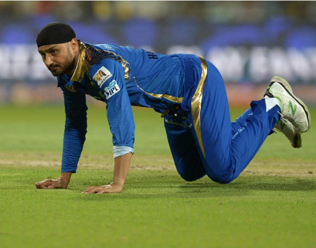 হরভজন সিংহ: সিবি সিরিজে ১০ ম্যাচে আট উইকেট নিয়েছিলেন হরভজন। কিন্তু ২০১৫ সালের পর থেকে আর আন্তর্জাতিক এক দিনের ম্যাচে দেখা যায়নি ভাজ্জিকে।