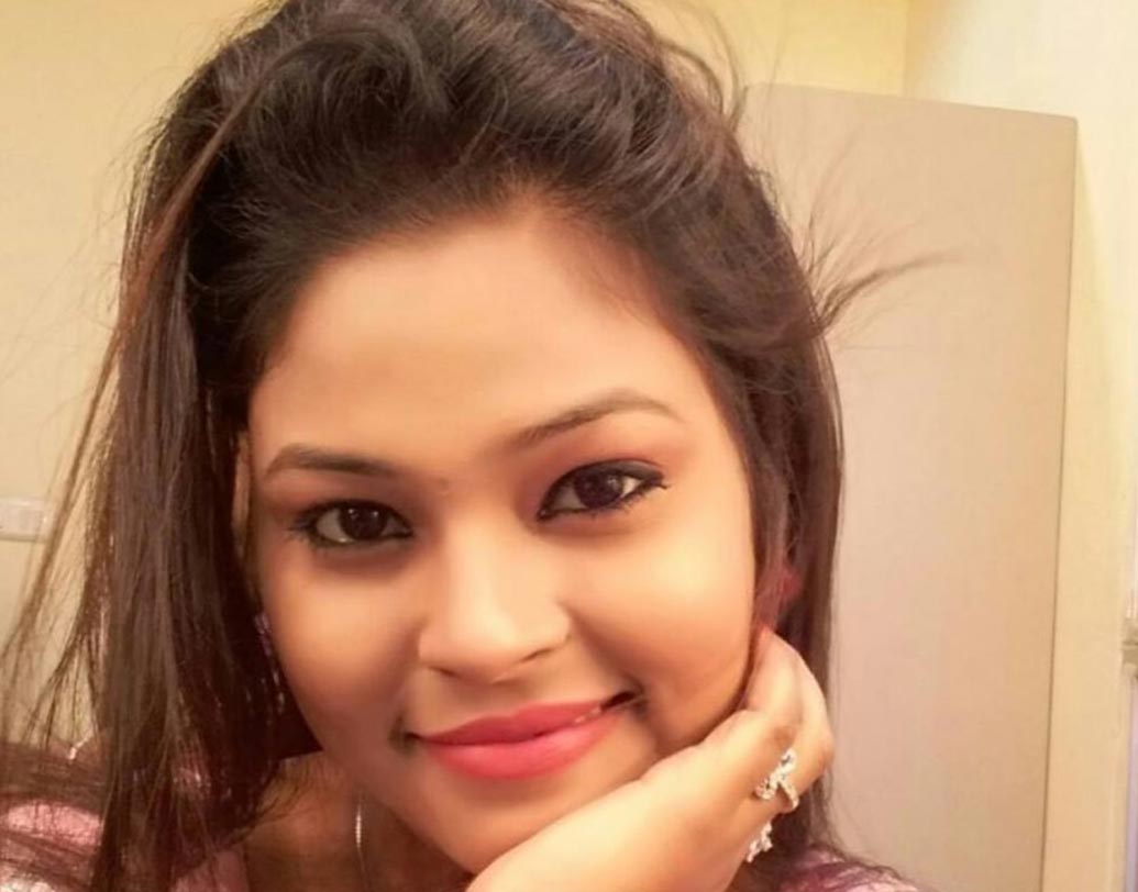 সুইসাইড নোটে লেখা ছিল, ‘আমার আর অভিনেত্রী হওয়া হল না’। আর এতেই পুলিশ মনে করছে, হতাশায় ডুবে গিয়েছিলেন উঠতি অভিনেত্রী। সেই থেকেই এমন চরম সিদ্ধান্ত।