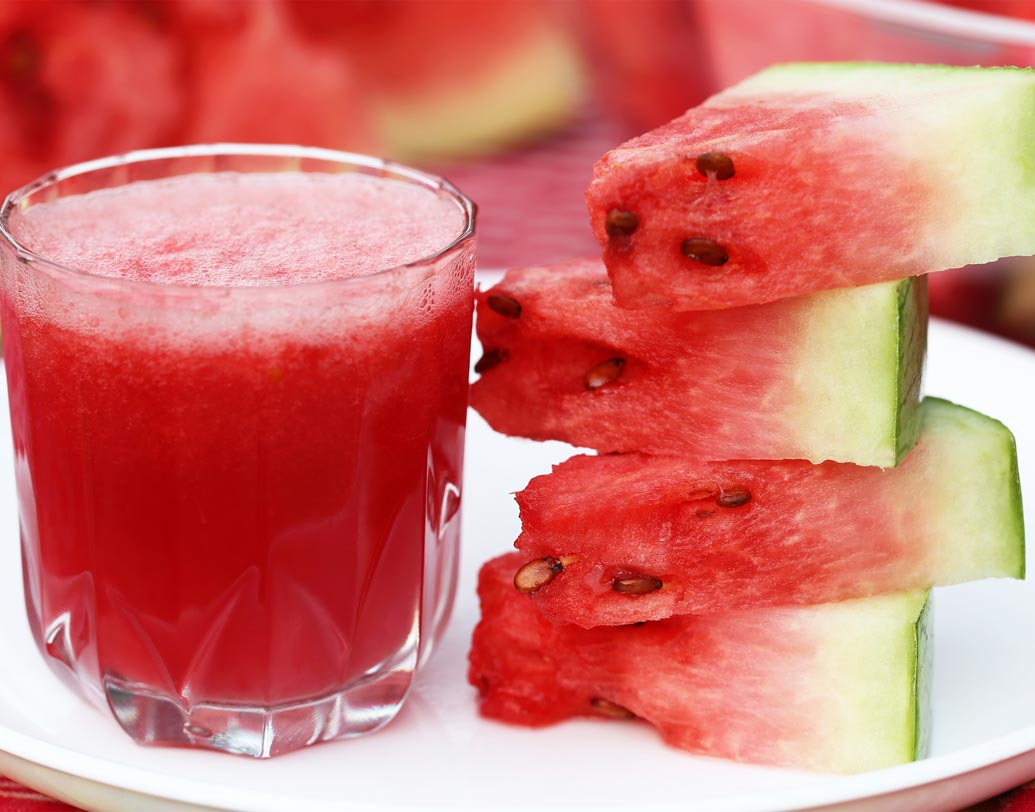 গরম কালে শরীরে ডিহাইড্রেটেড হয়ে যায়। তাই এই সময় কোষ্ঠকাঠিন্যের সমস্যা বেশি হয়। আবার গরম কালে প্রচুর তরমুজ ওঠে। তরমুজের রস এই সময় পেট ঠান্ডা রাখতে, হজমে ও কোষ্ঠকাঠিন্য কমাতে সাহায্য করে।