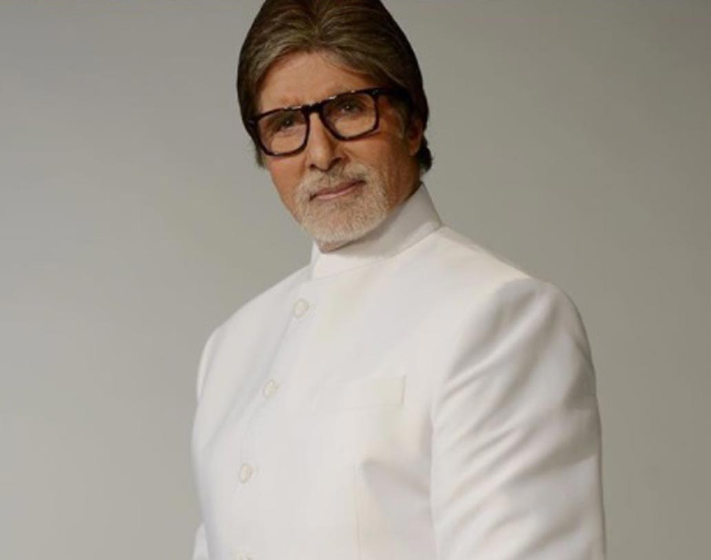 ১৯৮৪ সালে ‘কুলি’ ছবির সেটে দুর্ঘটনায় জখম হয়েছিলেন অভিনেতা। তবে অনেকেই হয়তো জানেন না বলিউডের শাহেনশাও ‘বিরল রোগ’-এ আক্রান্ত। অমিতাভের নিউরোমাসকুলার ডিজিজ রয়েছে, যাকে ডাক্তারি পরিভাষায় ‘মেসথেনিয়া গ্রাভিস’ বলা হয়। এই রোগে সাধারণত চোখ ও মুখের মাসলগুলি ক্ষতিগ্রস্ত হয়। শরীর এতটাই দুর্বল হয়ে পারে যে কথা বলারও শক্তি থাকে না। যদিও অমিতাভ এখন পুরোপুরি ভাবে সুস্থ। ইন্ডাস্ট্রিতে দাপিয়ে কাজও করছেন।