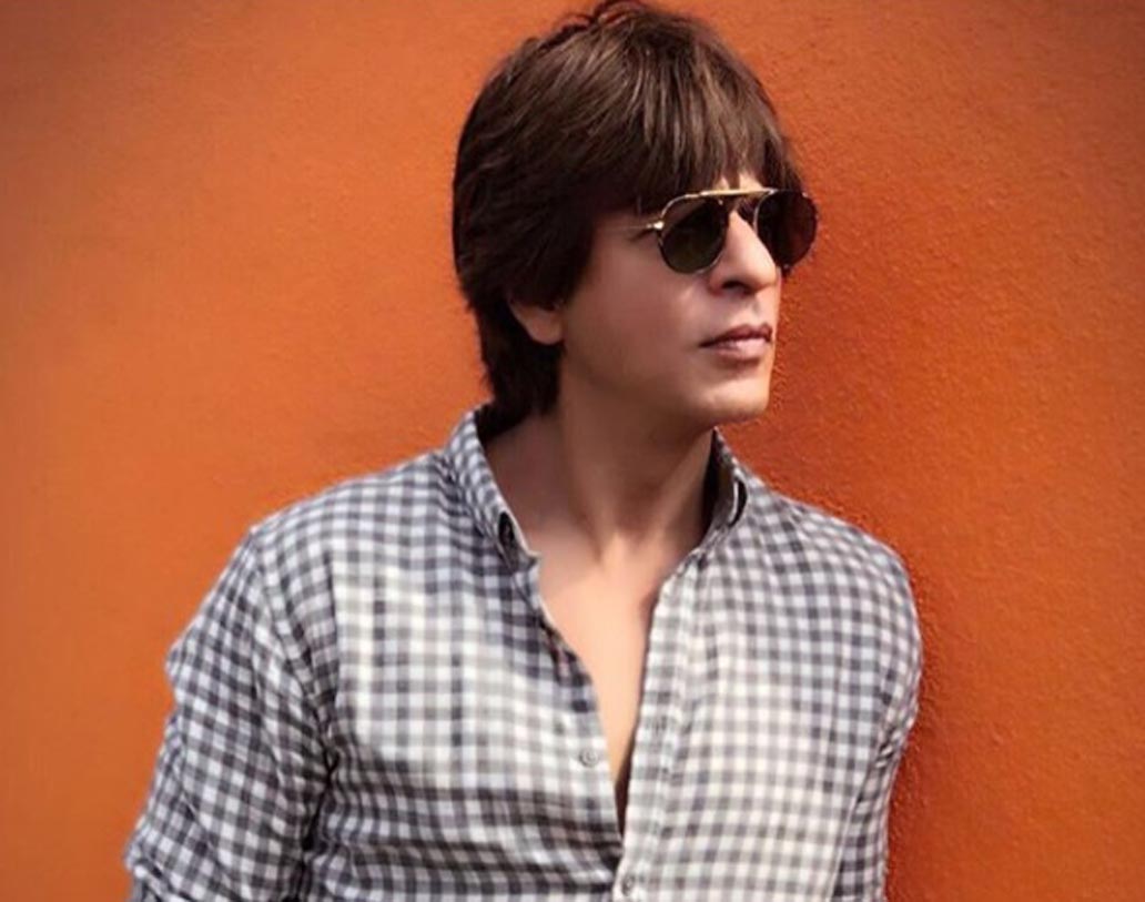 এক বার-দু’বার নয়। এখনও পর্যন্ত আট বার কাঁধে অস্ত্রোপচার করিয়েছেন বলিউডের বাদশা। এ ছাড়া তিনি যে অবসাদে ভুগছিলেন, সে কথা নিজেই সোশ্যাল সাইটে জানিয়েছিলেন শাহরুখ। যদিও সব বাধা পেরিয়ে এখন সুস্থ ভাবে কাজ করছেন কিঙ্গ খান।