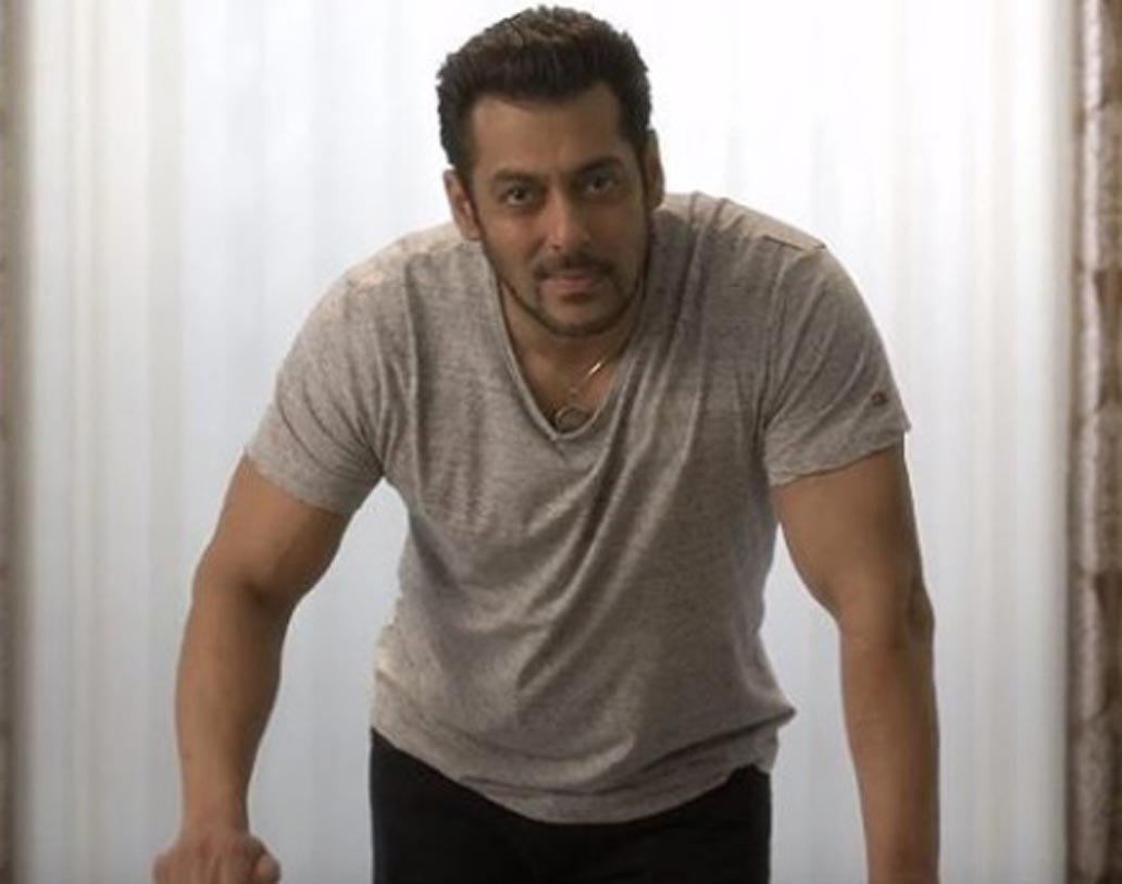 সলমনও নার্ভের রোগে আক্রান্ত। ডাক্তারি পরিভাষায় এই রোগের নাম ‘ট্রাইজেমিনাল নিউরালজিয়া’। এই রোগীরা নাকি আত্মহত্যাপ্রবণ হয়ে পড়েন। ‘আপ কি আদালত’ অনুষ্ঠানে গিয়ে নিজেই এ কথা জানিয়েছিলেন বলিউডের ভাইজান। অত্যধিক ওজন তোলা এবং অ্যাকশন দৃশ্য করায় নিষেধাজ্ঞা রয়েছে অভিনেতার।