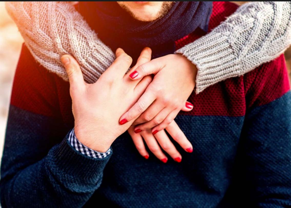 আপনি কি জানেন আপনার পার্টনারের সুপ্ত ইচ্ছা কী? পরিবারের উপর থেকে দায়বদ্ধতা থেকে যদি মুক্তি দেওয়া হয়, তাহলে তিনি বর্তমান চাকরি ছেড়ে অন্য কী পেশা বেছে নেবেন? এগুলো জেনে নিন এবং নিজের সুপ্ত ইচ্ছার কথাও তাঁকে জানান। দু’জনের এই সুপ্ত ইচ্ছা পাশাপাশি রেখে মিলিয়ে দেখুন ভবিষ্যতে ইচ্ছাপূরণের সুযোগ এলে আপনারা কতটা মানিয়ে নিতে পারবেন?