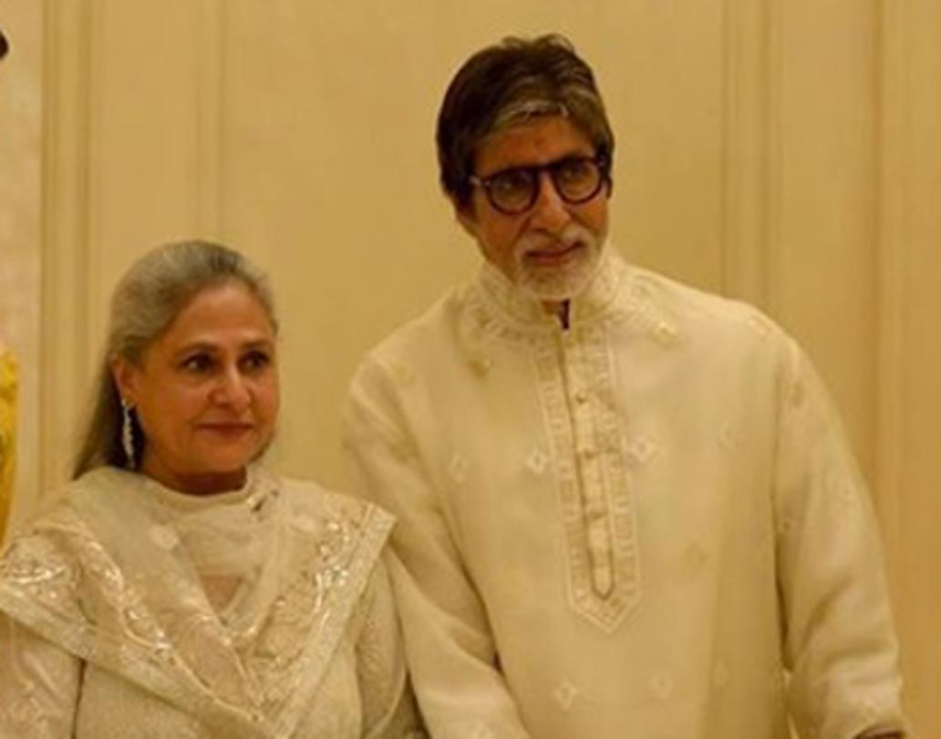 সম্পত্তির খতিয়ানে দেখা গিয়েছে, বচ্চন দম্পতির কাছে সোনা-সহ গয়না রয়েছে প্রায় ৬২ কোটি টাকারও বেশি। এর মধ্যে শুধু অমিতাভেরই রয়েছে ৩৬ কোটি টাকারও বেশি গয়না।