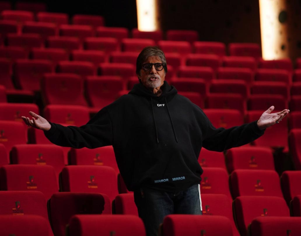 ফ্রান্সে জমি ও বাড়ি মিলিয়ে বচ্চন দম্পতির ৩ হাজার ১৭৫ স্কোয়্যার মিটারের সম্পত্তি রয়েছে। একই সঙ্গে নয়ডা, ভোপাল, পুণে, অহমেদাবাদ এবং গাঁধীনগরেও সম্পত্তি রয়েছে।