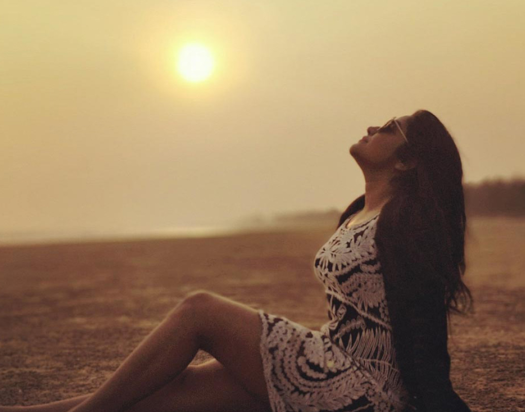 সায়ন্তনী বেড়াতে ভালবাসেন। সময় পেরিয়ে বেরিয়ে পড়েন। সোলো ট্রিপও করেন। কখনও বা সঙ্গে থাকেন প্রিয়জনেরা।