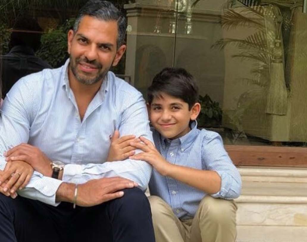 ছেলের জন্মদিনেও গ্র্যান্ড পার্টি হয়েছে। ছেলেমেয়েদের জন্মদিনকে স্পেশ্যাল করে তুলতে হাজির ছিলেন সঞ্জয়ও। সামাইরা ও কিয়ানের সঙ্গে সঞ্জয়ের সম্পর্ক দারুণ। মাঝে মাঝেই ছেলেমেয়েদের সঙ্গে দেখা করেন তিনি।