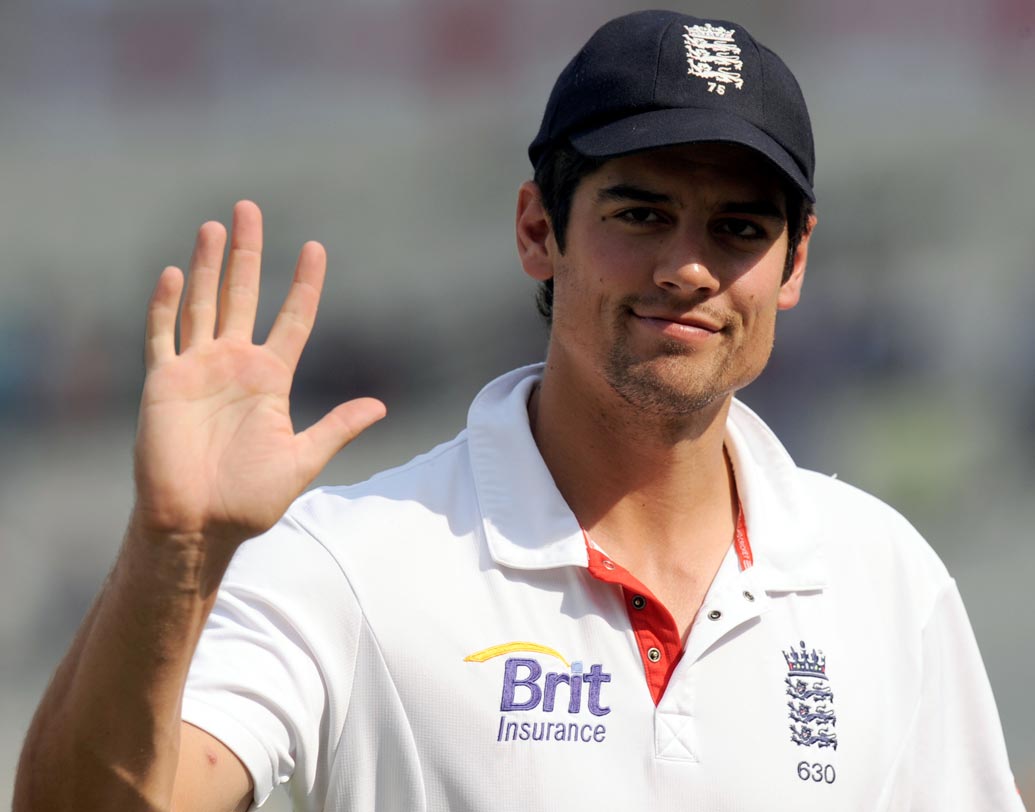 শততম টেস্টে সেঞ্চুরি করা প্রতি ব্যাটসম্যানেরই স্বপ্ন। কিন্তু সেই স্বপ্ন বাস্তব হয়নি ইংলিশ ক্রিকেটার অ্যালেস্টার কুকের। নিজের শততম টেস্টে শূন্য করে প্যাভিলিয়নে ফেরেন কুক। এটিকে ‘গোল্ডেন ডাক ইন সেঞ্চুরি টেস্ট’ বলা হয়।